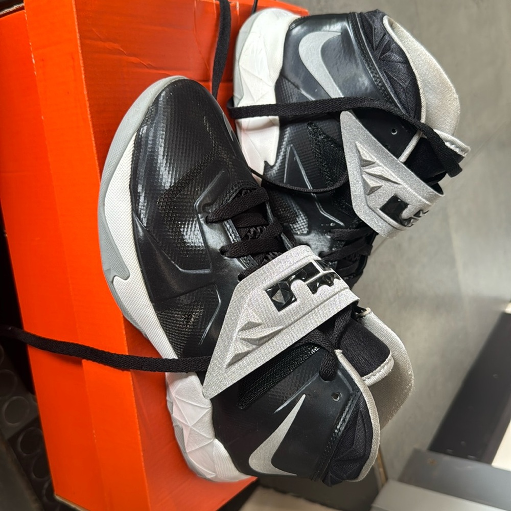 Nike LeBron Soldier 7